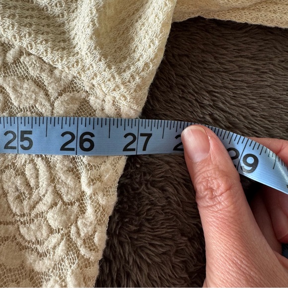 Symmetry Womens Scoop Neck
Waffle Knit Top Size 3X Beige Lace
Accent Long Sleeve - Picture 6 of 8